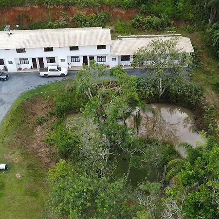 Hospedagem Mafli Apartment Barra do Trombudo Exterior foto